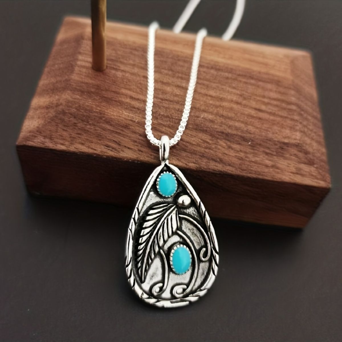 Artificial Turquoise Teardrop Pendant Necklace